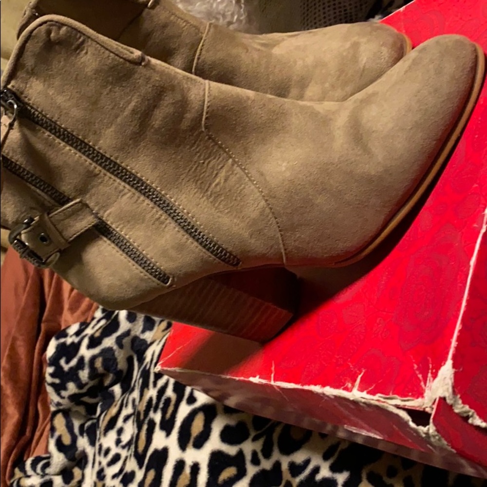 Cute Carlos Santana Booties!